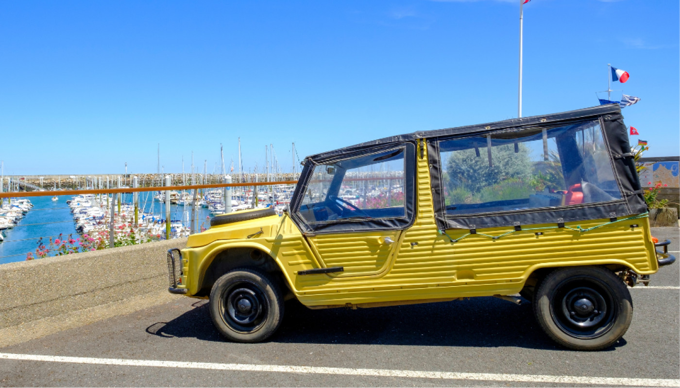 Pour une excursion originale sur la Côte d’Azur, optez pour la location d’une Méhari !